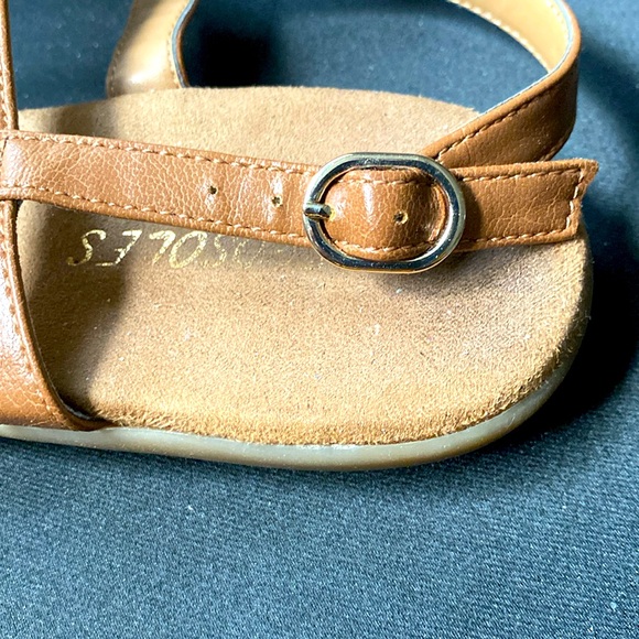 Sandals. Vegan leather. Some cuffs. See pictures. Sole in great condition. - Picture 7 of 7